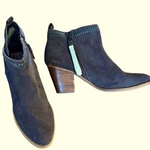 DV8 by Dolce Vita Jace Bootie Leather Suede Western NWOT 3” Chunky Heel Size 9.5